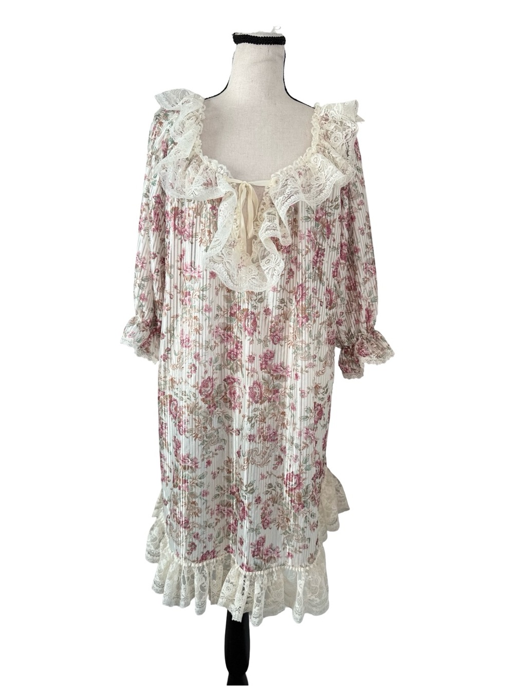Vintage Lady Cameo Nightgown Floral Lace Ruffle Cottagecore Prairie Size Average